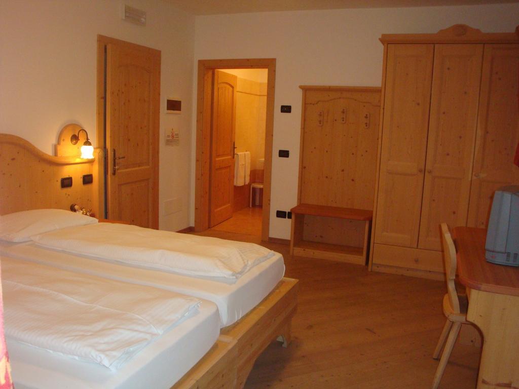 Agritur Cornasest Bed & Breakfast Breguzzo Bilik gambar